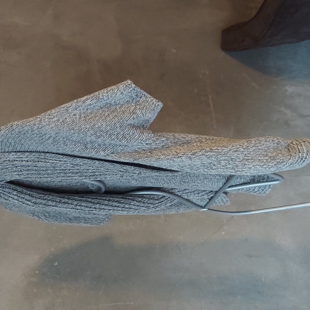 Express Sweater - Picture 5 of 7